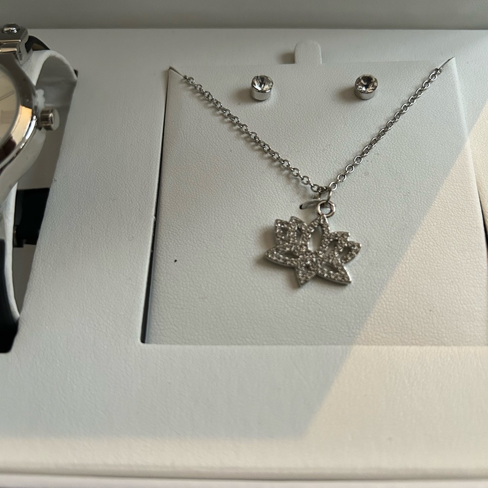 L & Co Timepiece that won’t break the bank. Classy and elegant piece